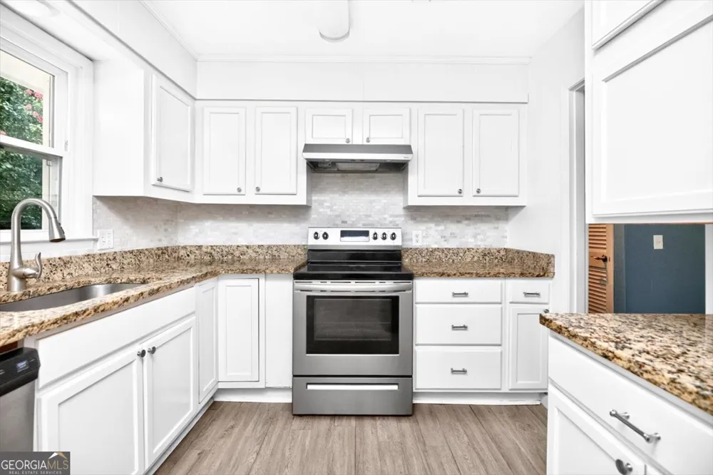 208 Mike ST Warner Robins, GA 31088