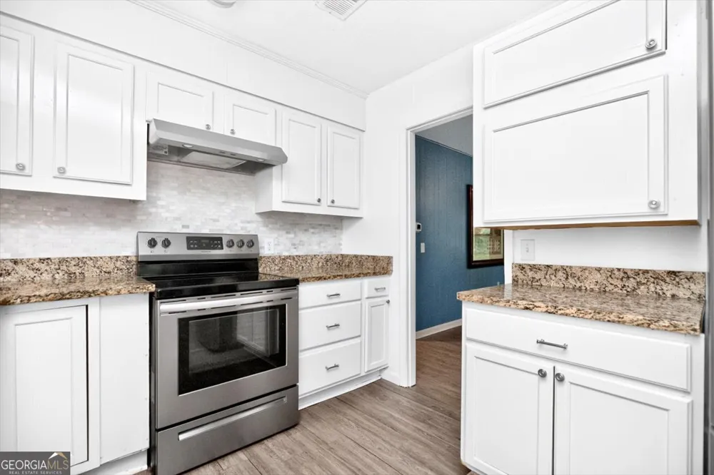 208 Mike ST Warner Robins, GA 31088