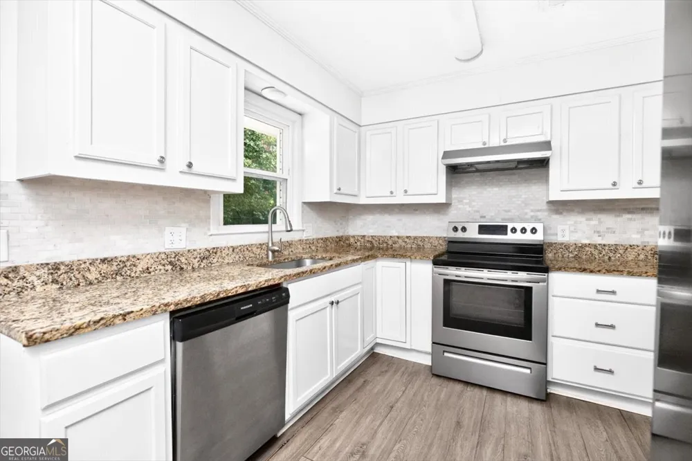 208 Mike ST Warner Robins, GA 31088