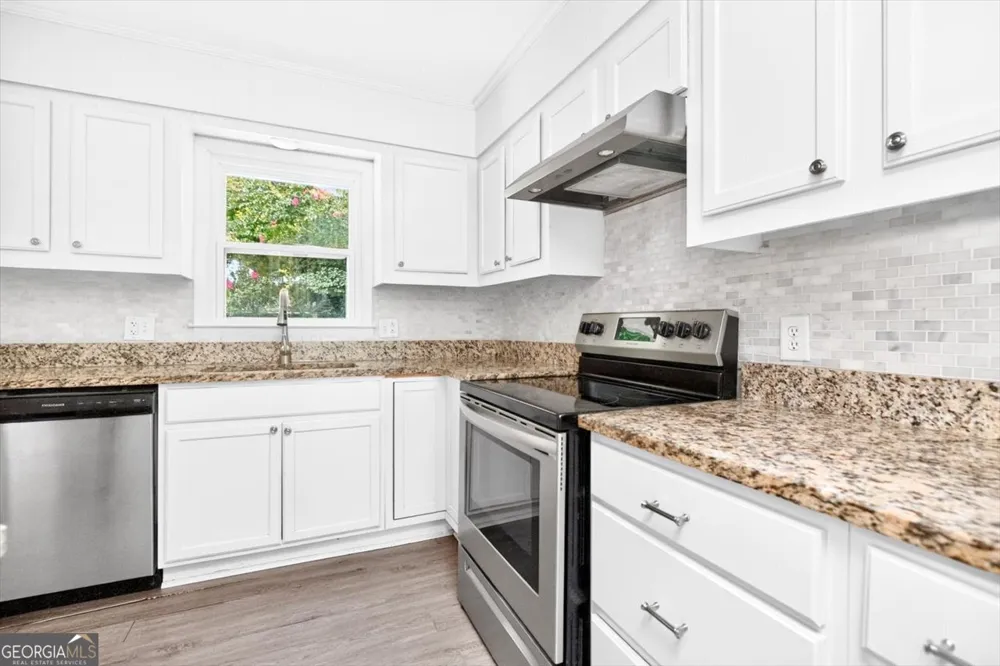208 Mike ST Warner Robins, GA 31088