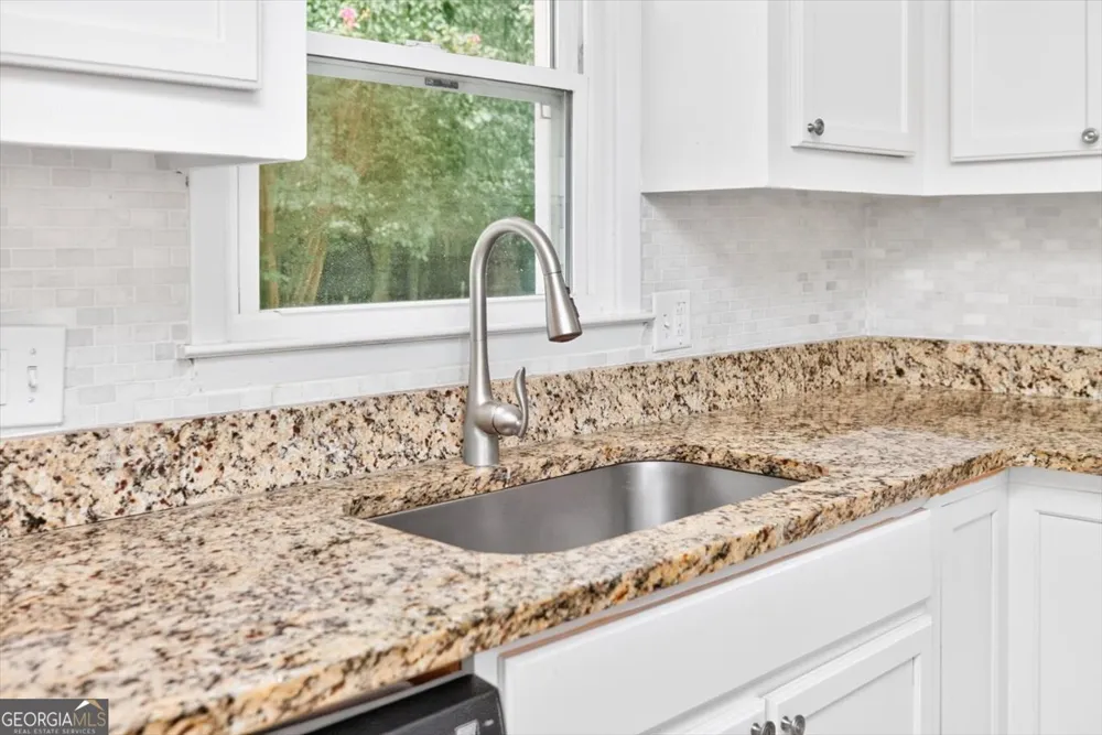 208 Mike ST Warner Robins, GA 31088