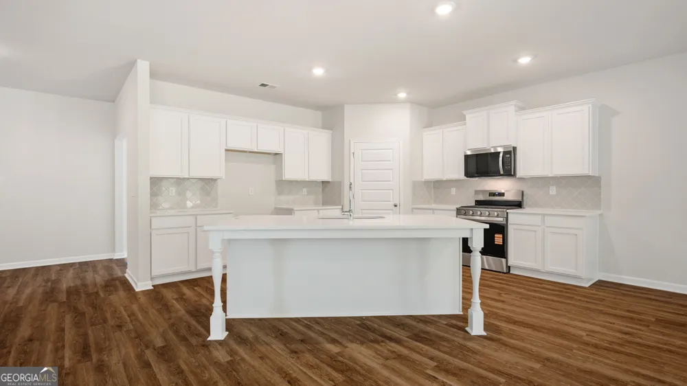 70 Acadian RD Statham, GA 30666