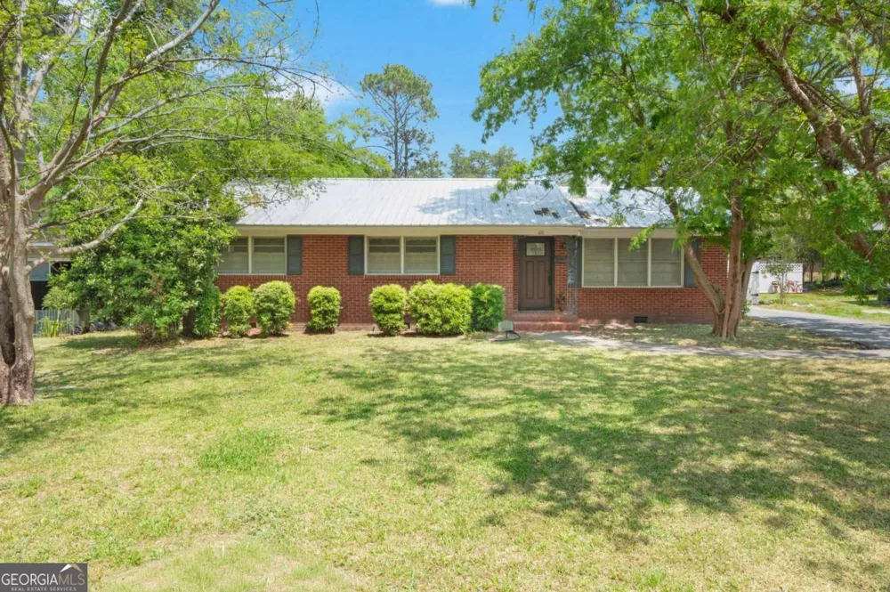 1011 Cherokee CIR Waycross, GA 31501