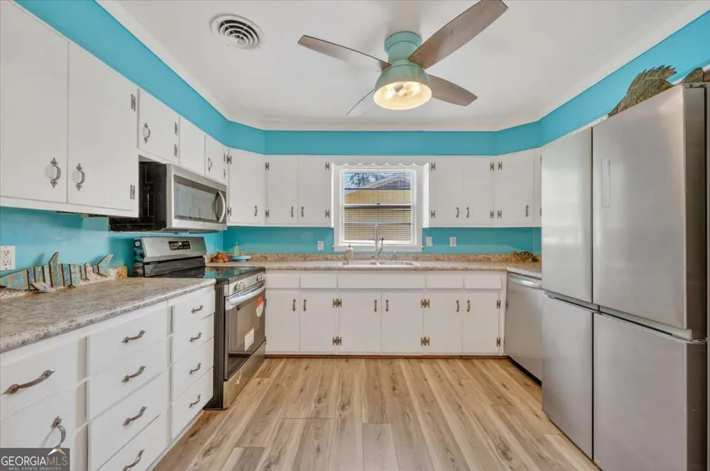 1011 Cherokee CIR Waycross, GA 31501