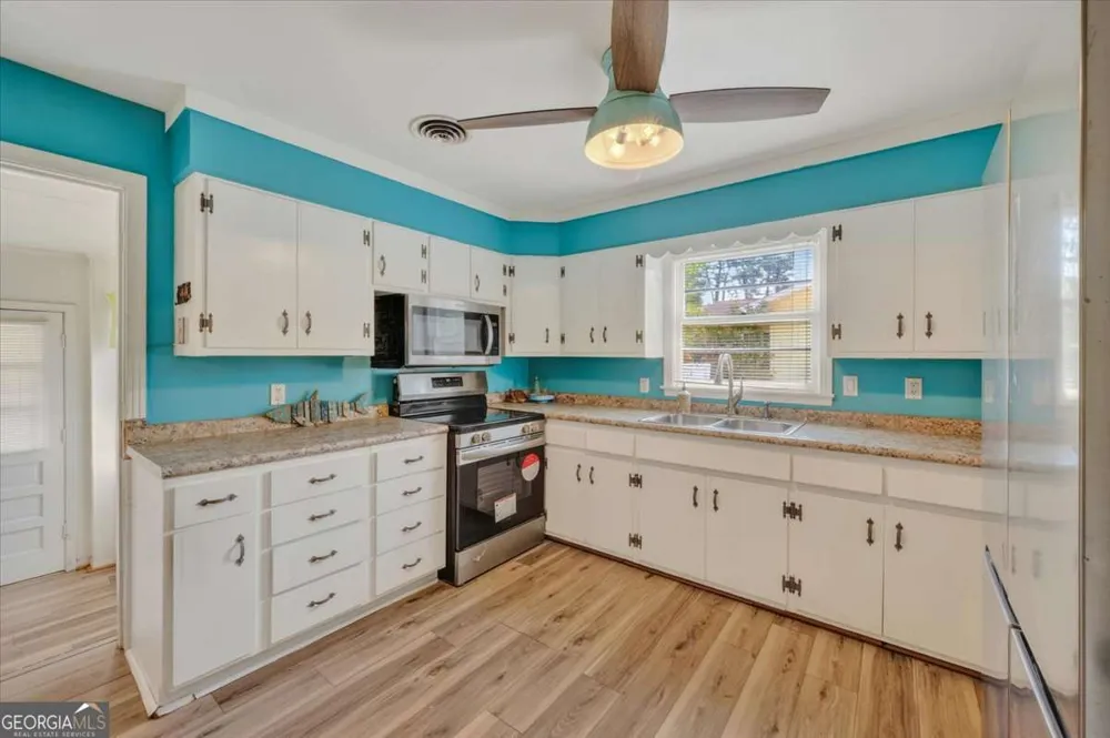 1011 Cherokee CIR Waycross, GA 31501