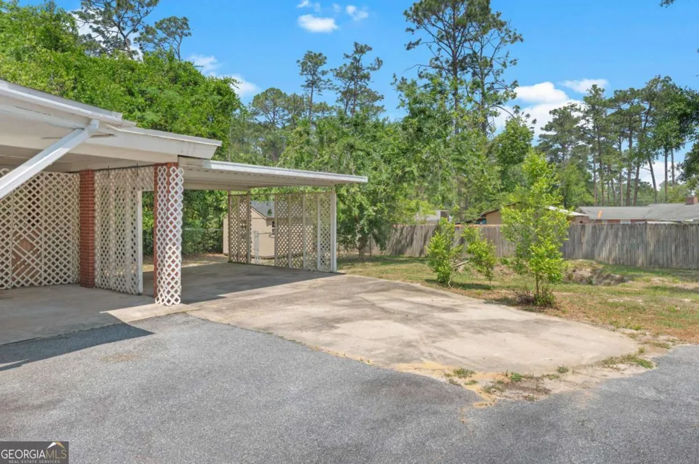 1011 Cherokee CIR Waycross, GA 31501