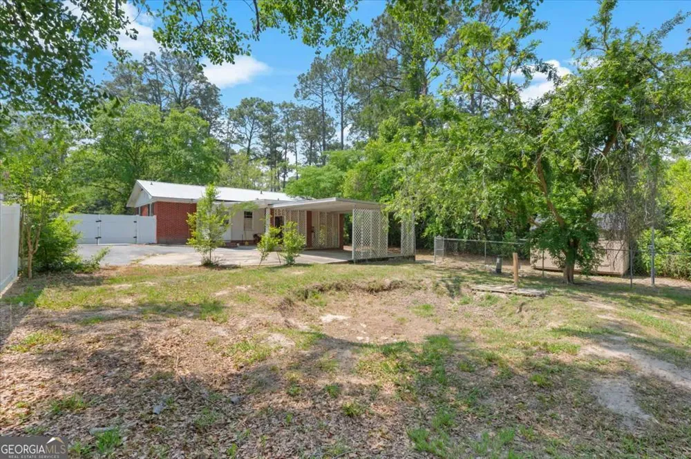 1011 Cherokee CIR Waycross, GA 31501