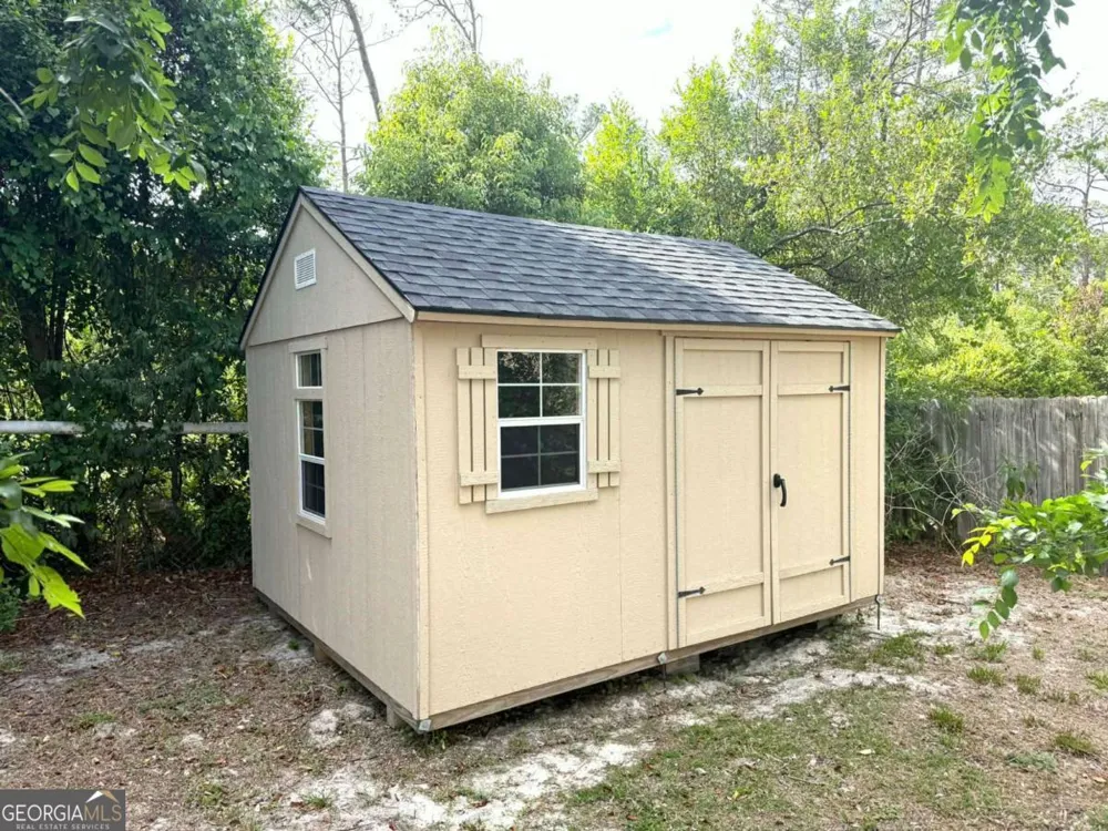1011 Cherokee CIR Waycross, GA 31501