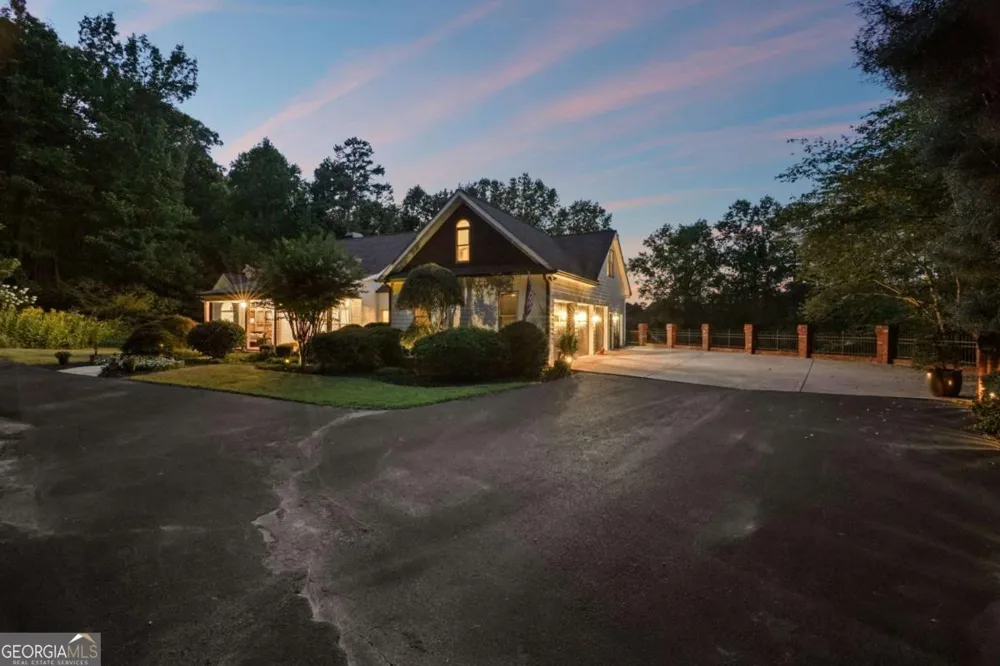 6795 Dawg RDG Dawsonville, GA 30534