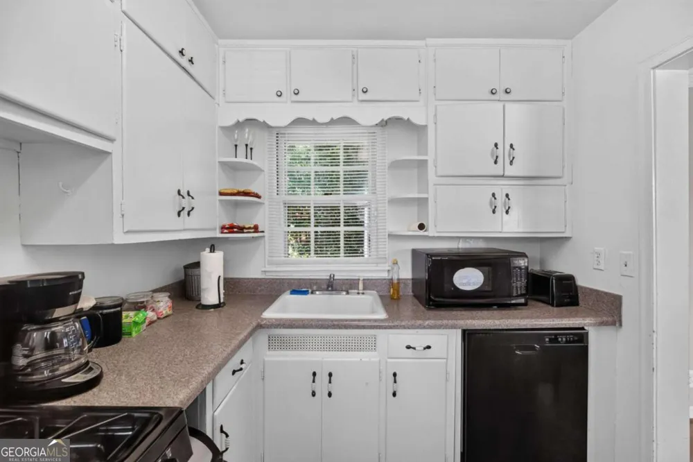 2727 Humphries ST East Point, GA 30344