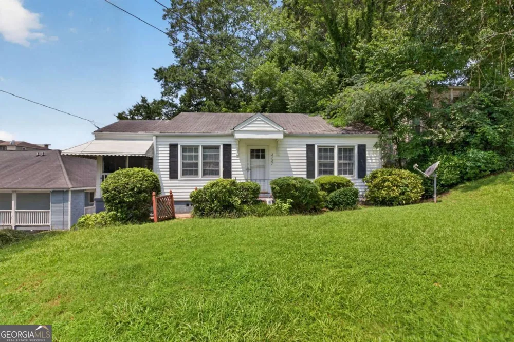 2727 Humphries ST East Point, GA 30344
