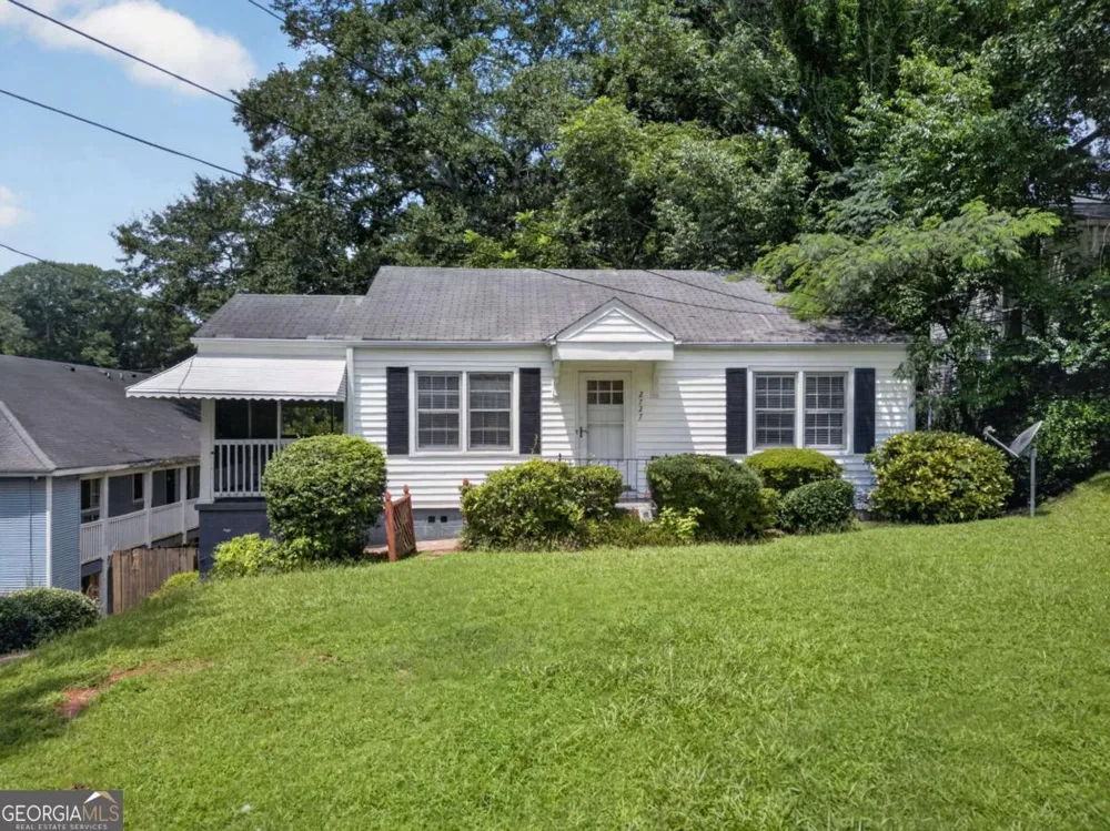 2727 Humphries ST East Point, GA 30344