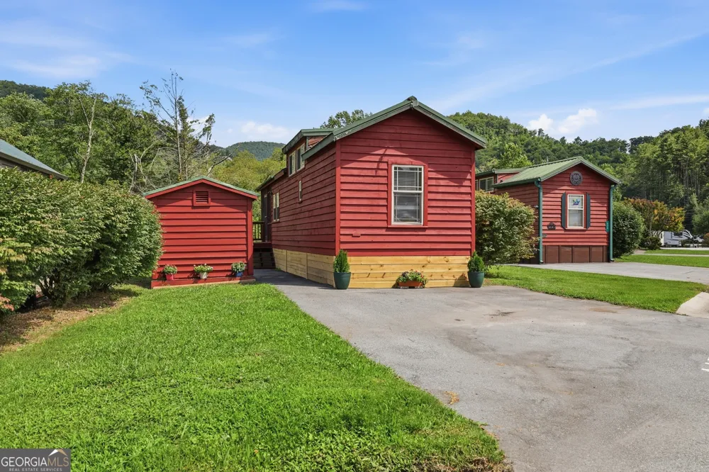 446 River Vista DR Dillard, GA 30537