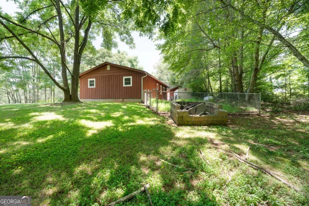132 Mockingbird LN McCaysville, GA 30555