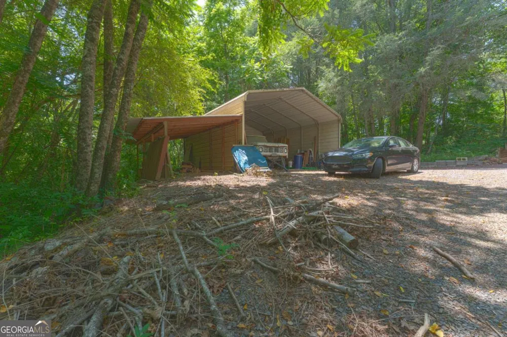 132 Mockingbird LN McCaysville, GA 30555