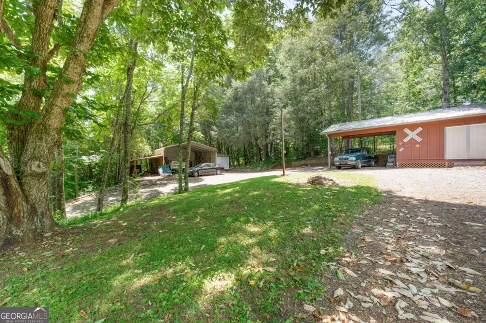 132 Mockingbird LN McCaysville, GA 30555