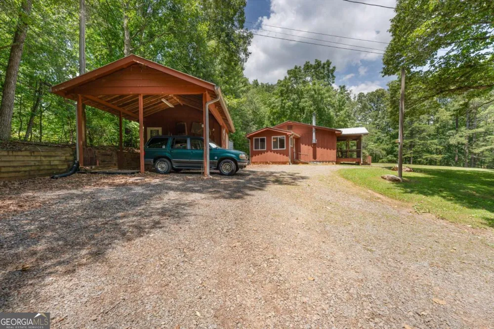 132 Mockingbird LN McCaysville, GA 30555