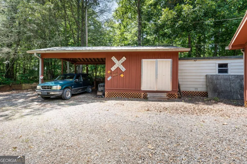 132 Mockingbird LN McCaysville, GA 30555