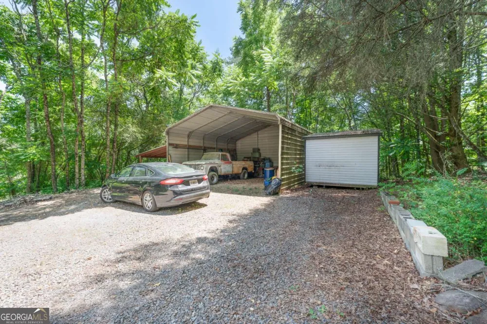132 Mockingbird LN McCaysville, GA 30555