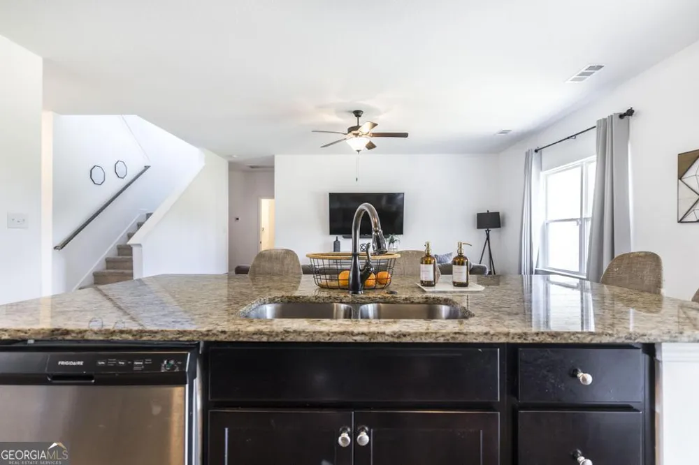 219 Ivy Glen DR Perry, GA 31069