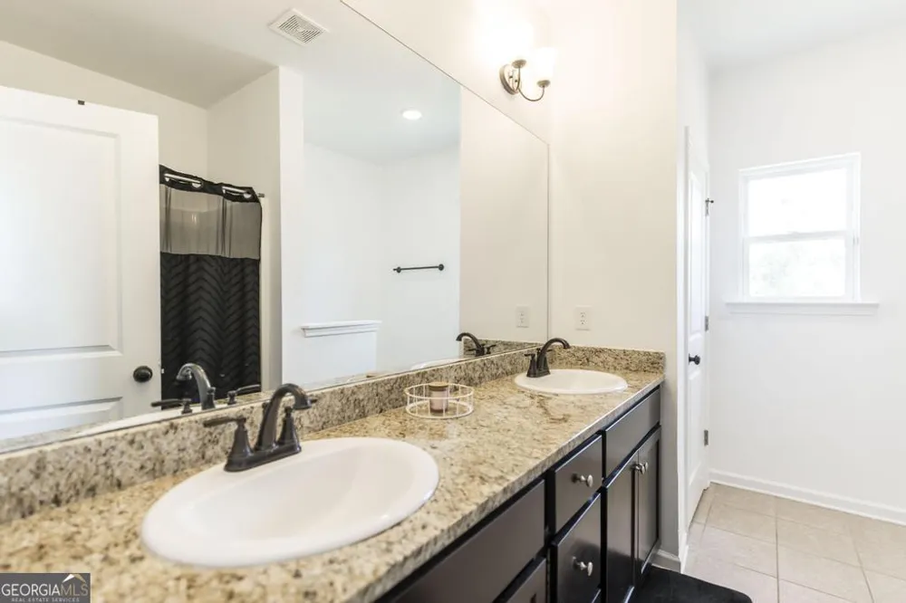 219 Ivy Glen DR Perry, GA 31069