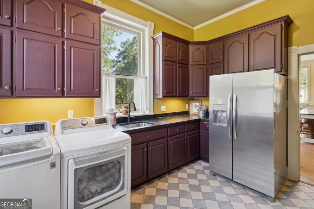 503 N Ash ST Springfield, GA 31329