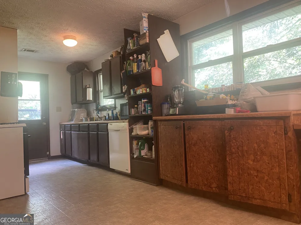 5929 Priest RD Acworth, GA 30102