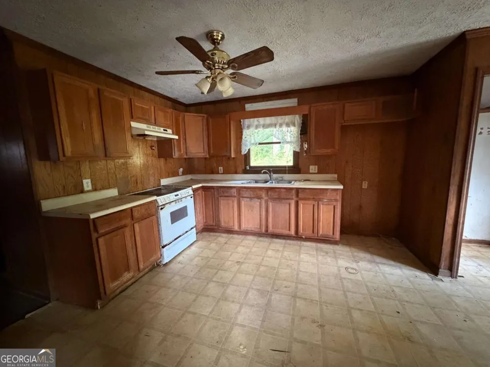 1018 Scott Brown RD SE Fairmount, GA 30139
