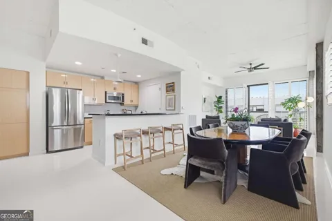 335 W Ponce De Leon AVE