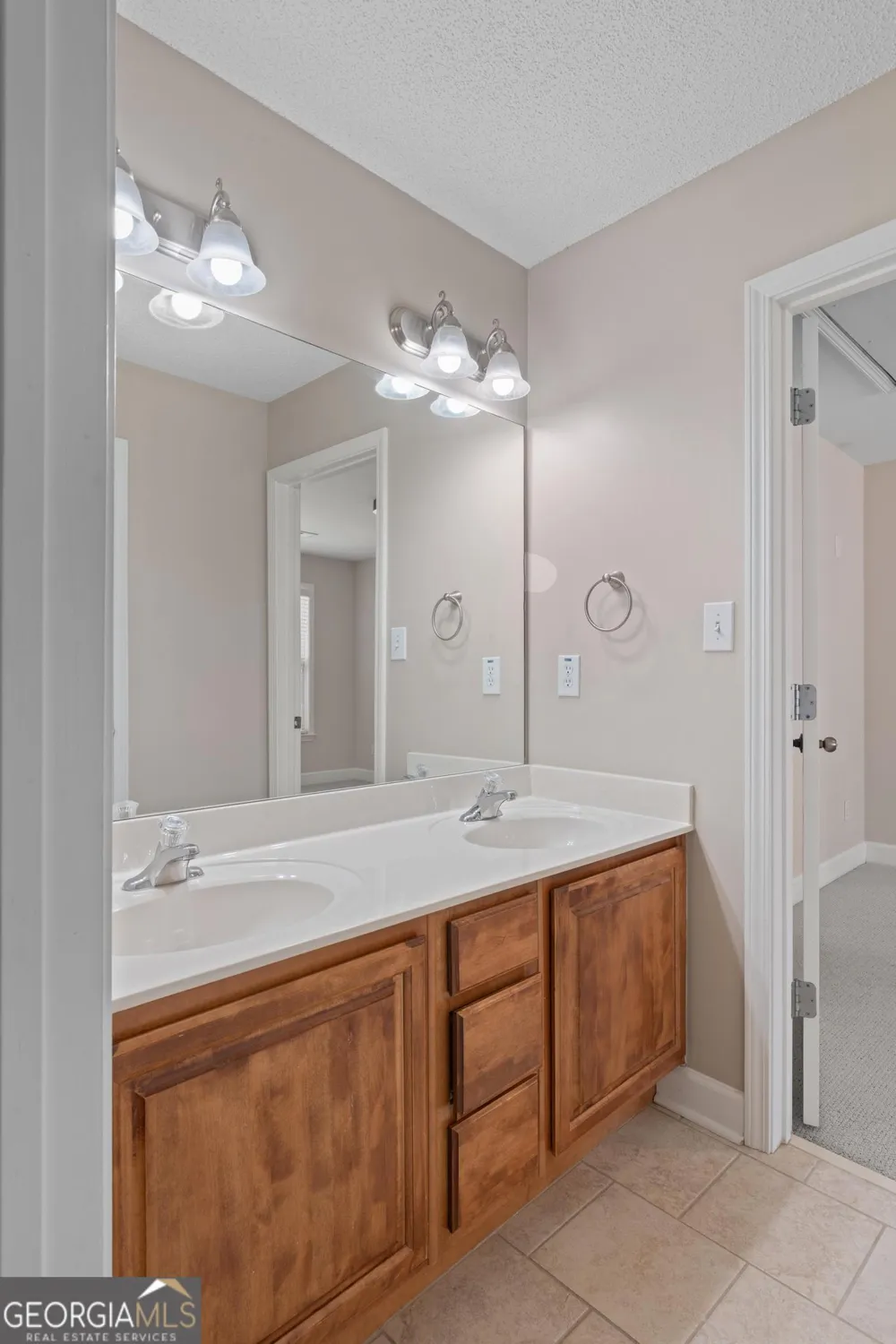 241 Otter CIR Fayetteville, GA 30215