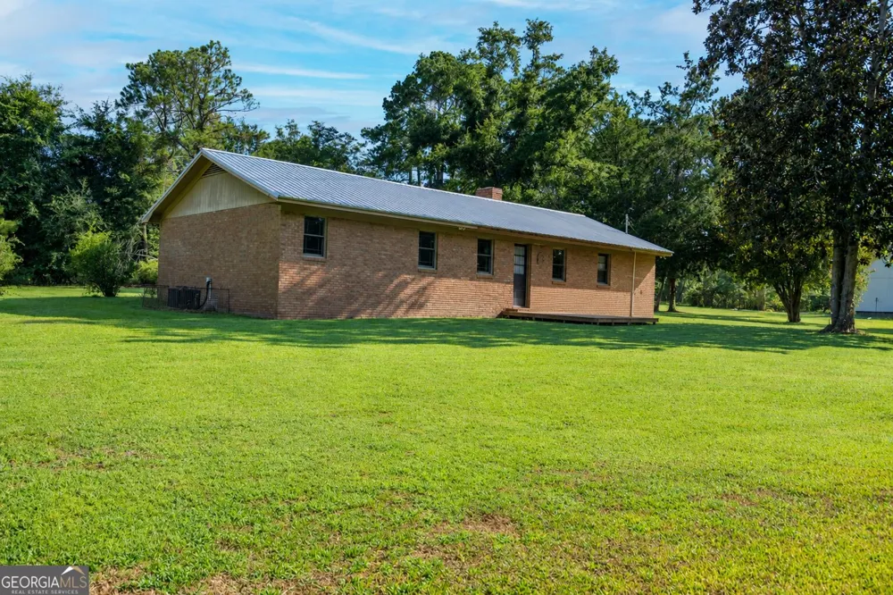495 Sconyers ST Metter, GA 30439