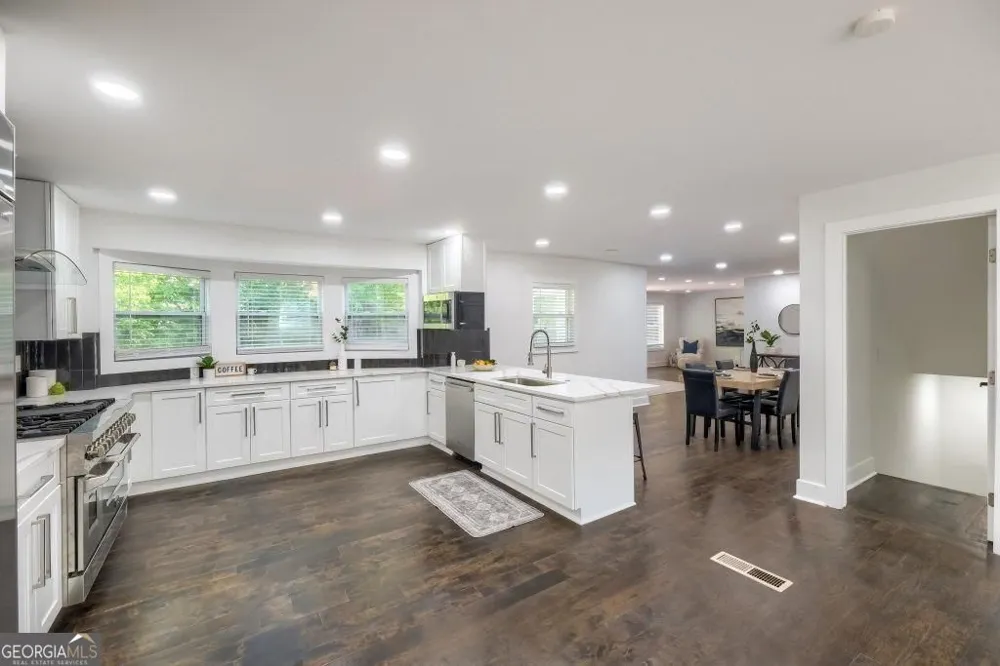 2368 Fenhurst PL Dunwoody, GA 30338