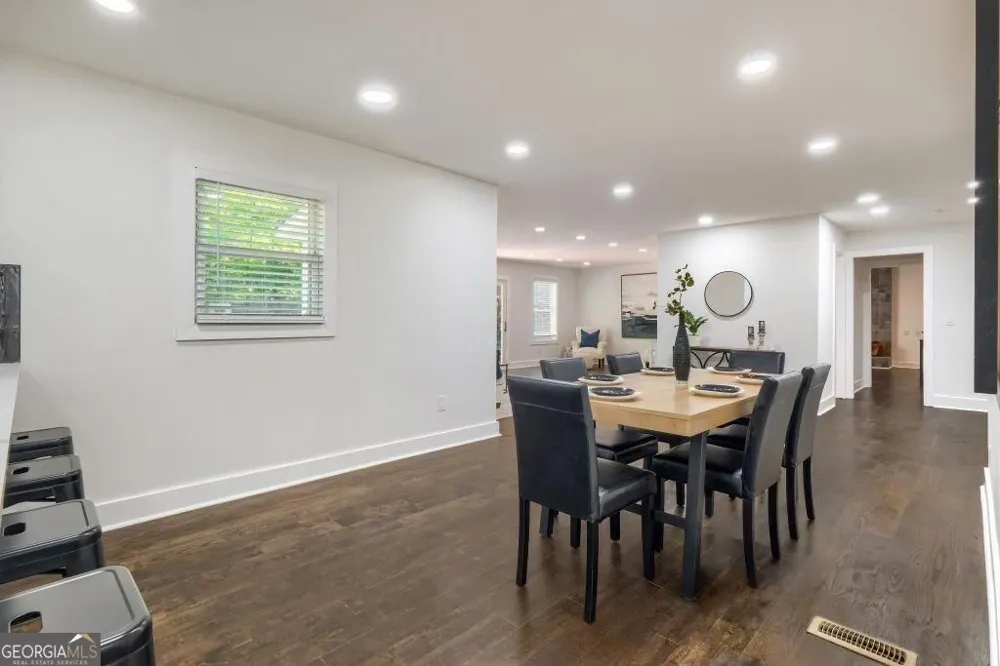 2368 Fenhurst PL Dunwoody, GA 30338