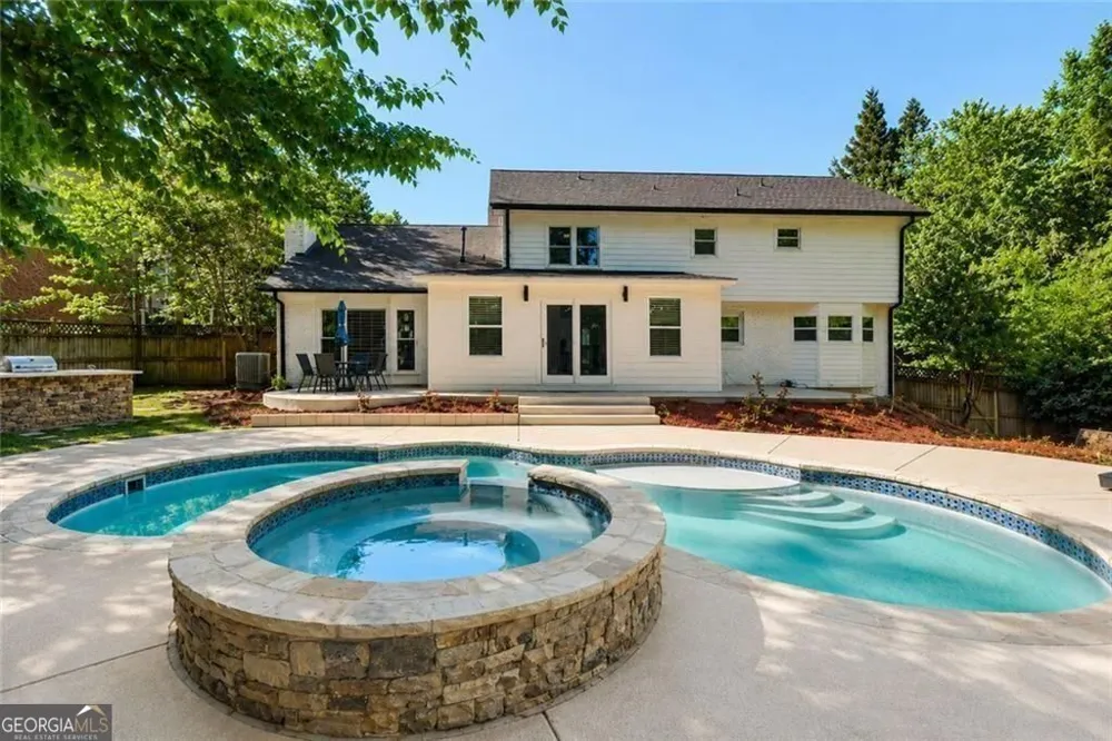 2368 Fenhurst PL Dunwoody, GA 30338