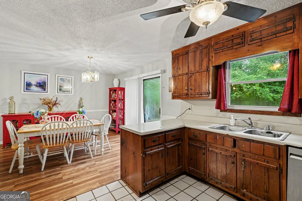5894 Sutton DR Douglasville, GA 30135