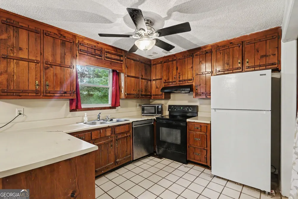 5894 Sutton DR Douglasville, GA 30135