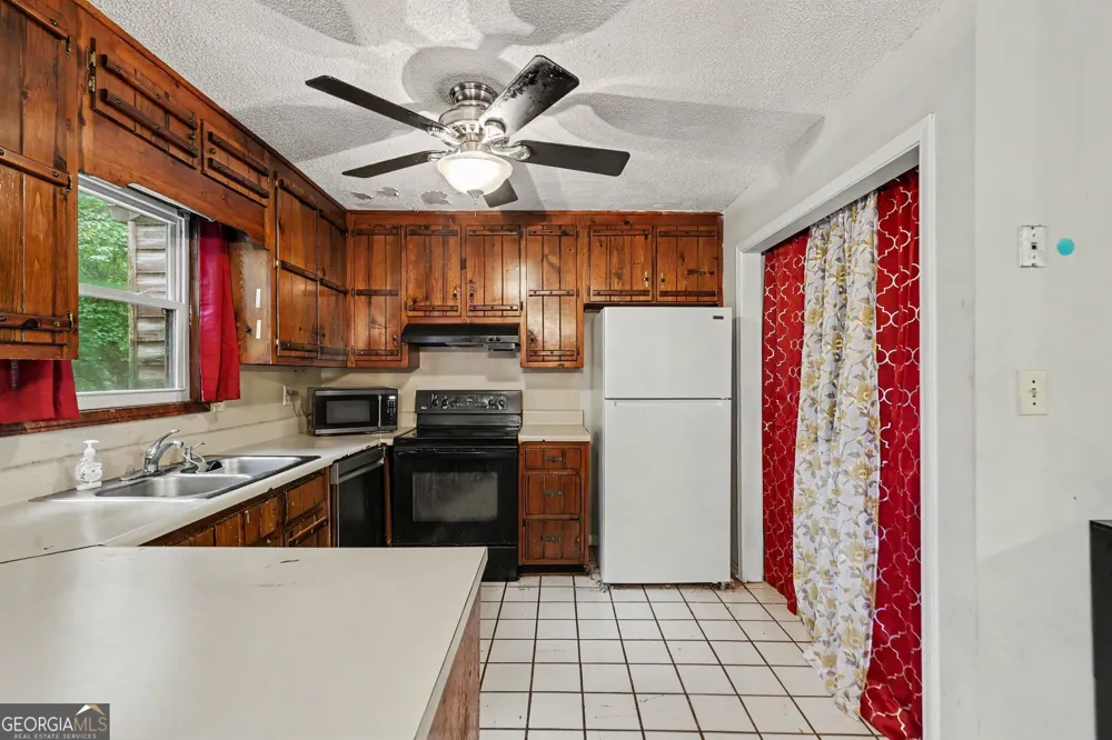5894 Sutton DR Douglasville, GA 30135