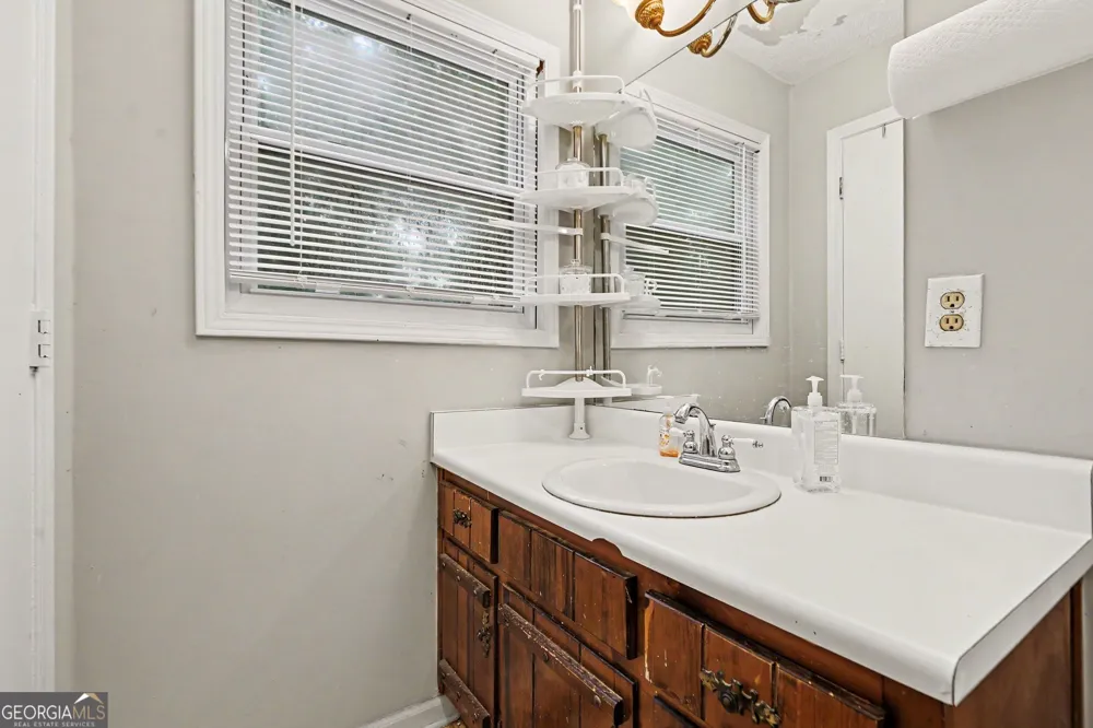 5894 Sutton DR Douglasville, GA 30135