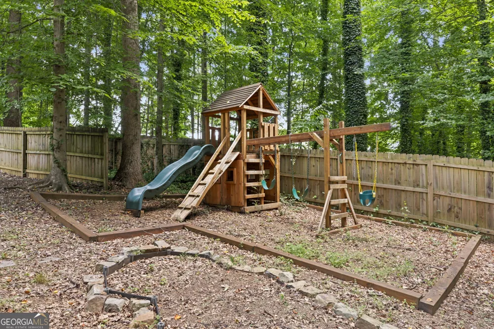389 Saint Albans CT SW Mableton, GA 30126