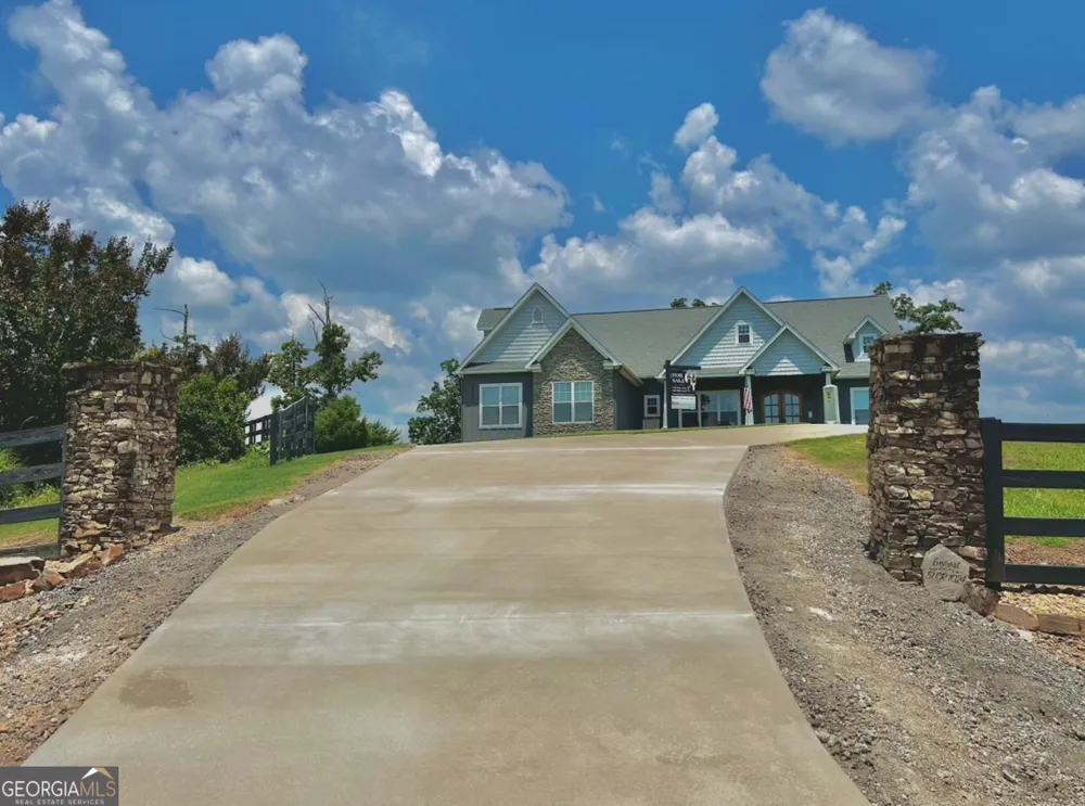 51 County Road 1024 Cedar Bluff, AL 35959