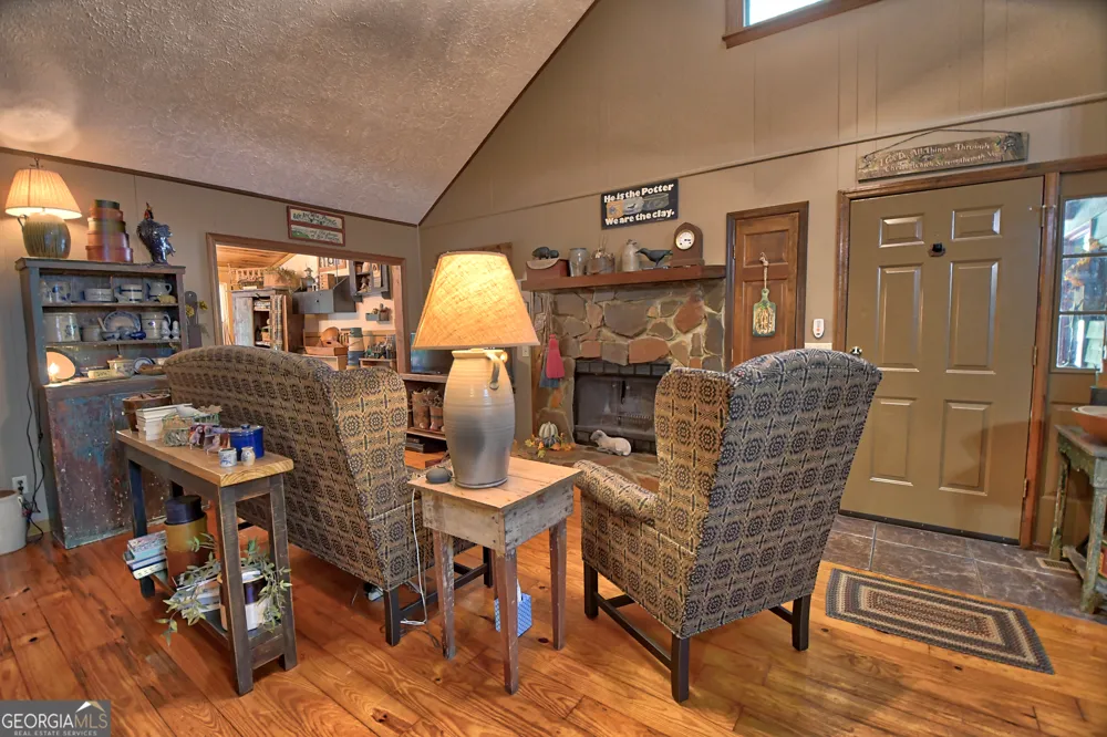 31 Creekside LN Clayton, GA 30525