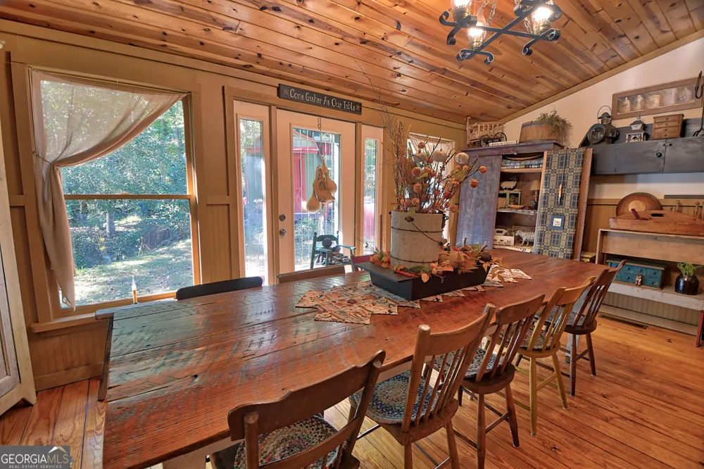 31 Creekside LN Clayton, GA 30525
