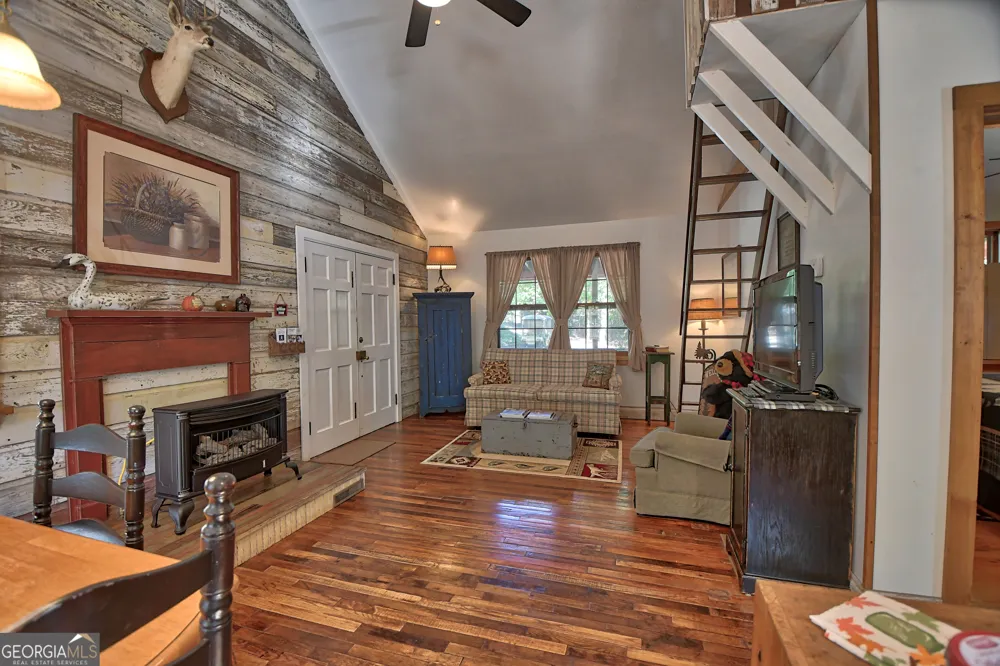 31 Creekside LN Clayton, GA 30525