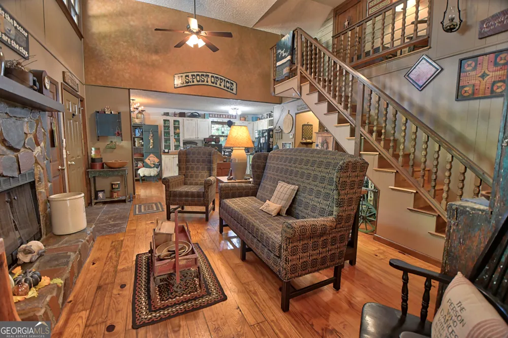 31 Creekside LN Clayton, GA 30525