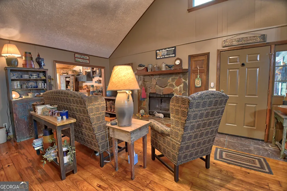 31 Creekside LN Clayton, GA 30525