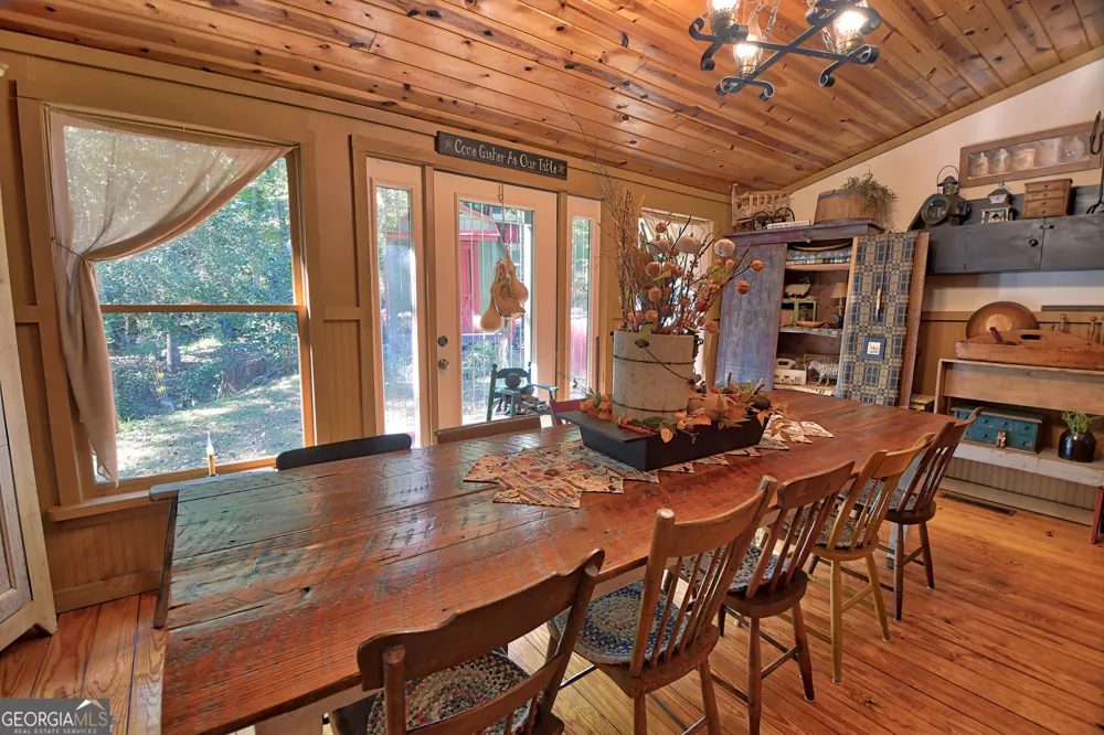 31 Creekside LN Clayton, GA 30525