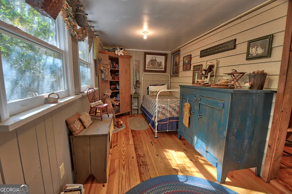 31 Creekside LN Clayton, GA 30525