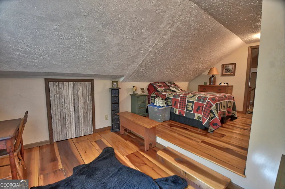 31 Creekside LN Clayton, GA 30525