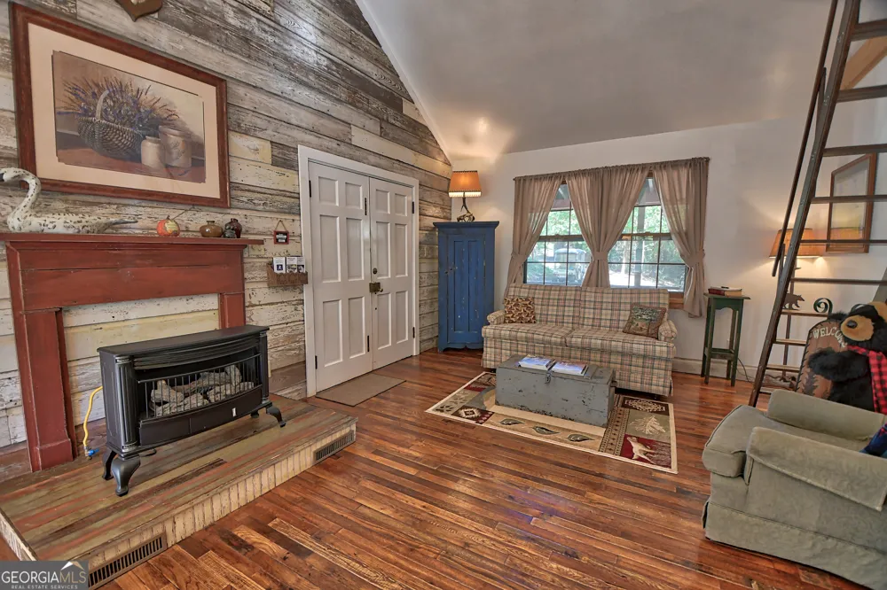 31 Creekside LN Clayton, GA 30525