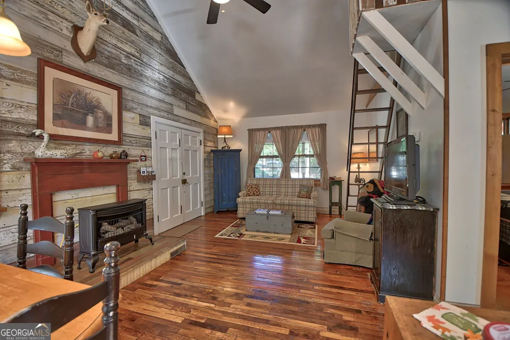 31 Creekside LN Clayton, GA 30525